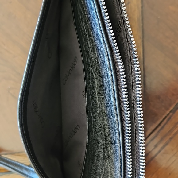 🆕️  Calvin Klein Black Crossbody Purse - Picture 7 of 8